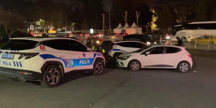 Beşiktaş’ta taraftarlar arasında silahlı kavga: 1 yaralı