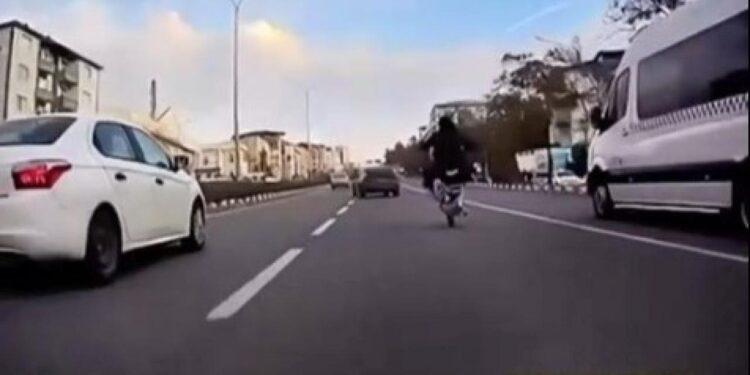 Bilecik’te trafik güvenliğini tehlikeye düşüren motosikletliye ceza