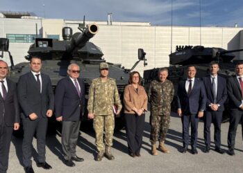 Binlerce kilometre öteden geldiler! Türk zırhlıları dünyada ses getirdi