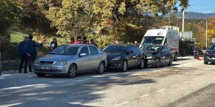 Bolu’da zincirleme trafik kazasında 3 kişi yaralandı