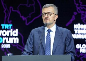 Burhanettin Duran: Ekrandaki mesaj sahadaki bir silah kadar güçlü ve tehlikeli olabilir