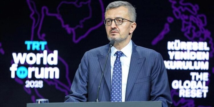 Burhanettin Duran: Ekrandaki mesaj sahadaki bir silah kadar güçlü ve tehlikeli olabilir