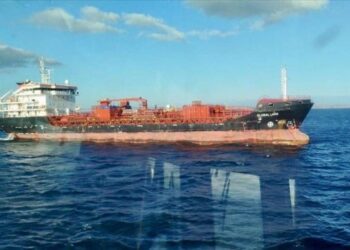 Çanakkale Boğazı’nda arızalanan gemi güvenli bölgeye demirletildi