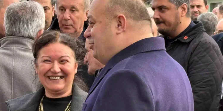 Görülmemiş Rahatlık: Başkan Cenazede Kahkaha Attı