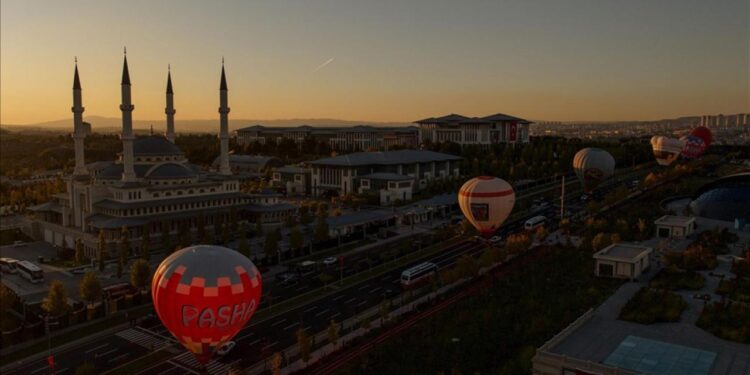 Cumhurbaşkanlığı Külliyesi’nde sıcak hava balonu etkinliği düzenlendi