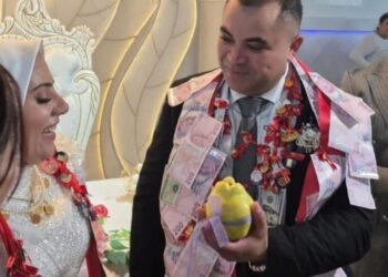 Damada takı yerine ayva taktılar