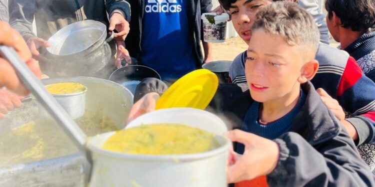 Deniz Feneri Gazze’de! Her gün 22 bin kişiye sıcak yemek