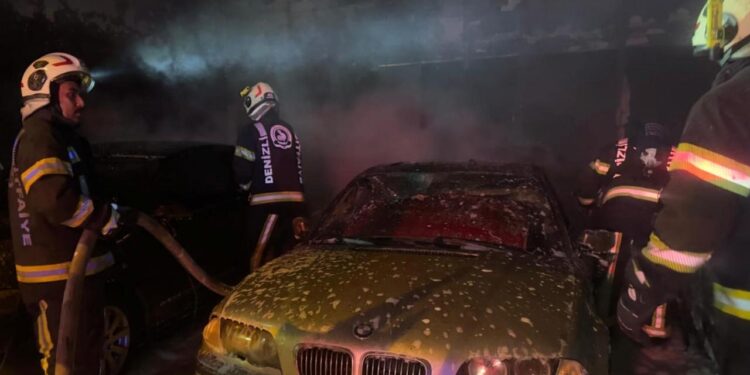 Denizli’de oto galeride çıkan yangında 5 araç hasar gördü