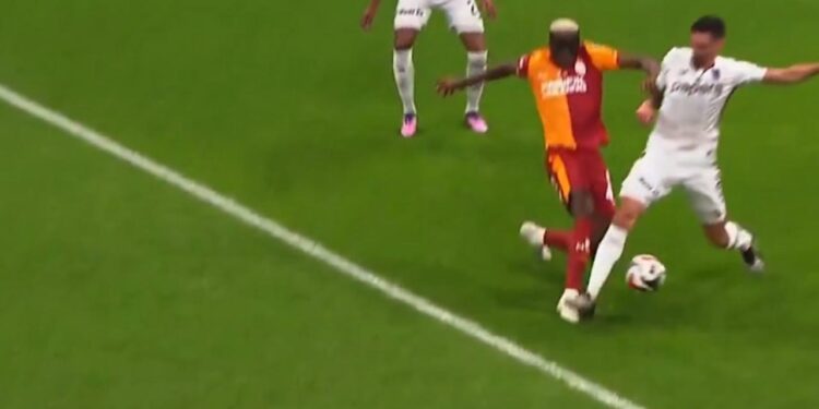 Dev maçta her şey var! İki takım penaltı bekledi, bir gol iptal edildi