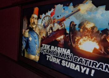 Dünya tarihine damga vuran Türk kahramanına anıt! İlk defa uçak gemisi batırmıştı