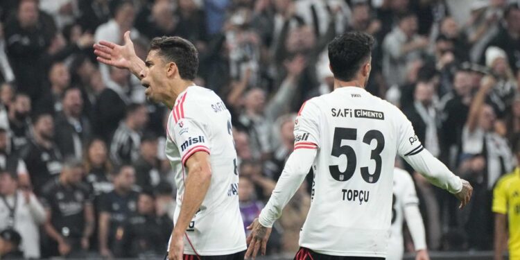 Emirhan Topçu cezalı duruma düştü