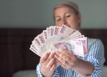 Meclis’ten geçti: En düşük emekli aylığı 20 bin TL