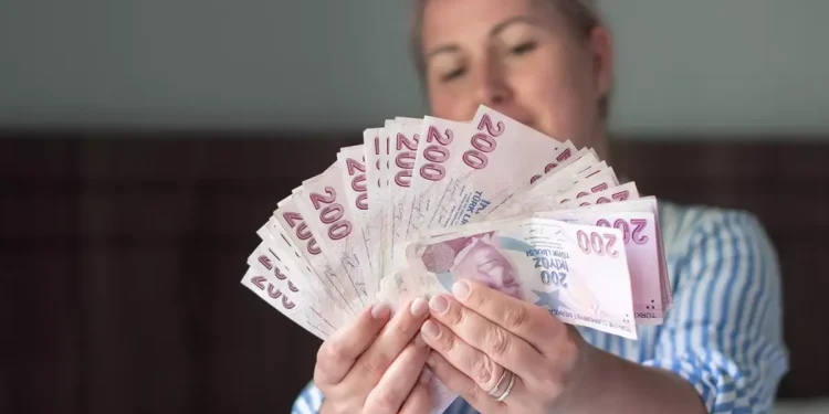 Meclis’ten geçti: En düşük emekli aylığı 20 bin TL