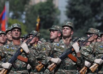 Ermenistan’da zorunlu askerlik süresi kısaltıldı