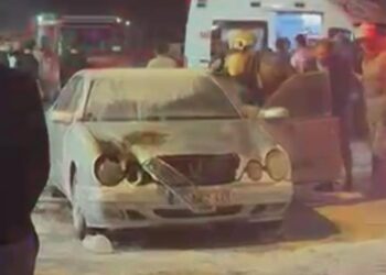 Eşiyle kavga etti, otomobiliyle birlikte kendini ateşe verdi