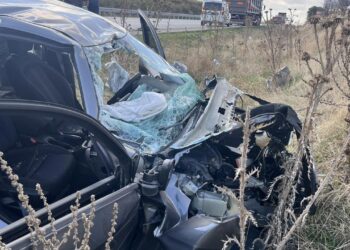 Faciadan dönüldü: Otomobil tıra arkadan çarptı! Yaralı var