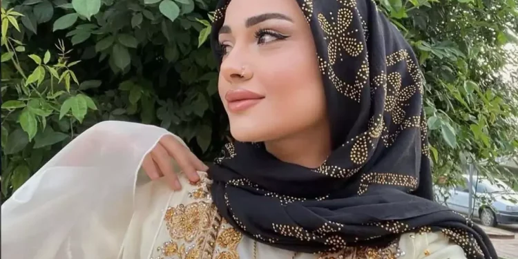 Pınar Cilit not eşliğinde başörtüsünü çıkardı