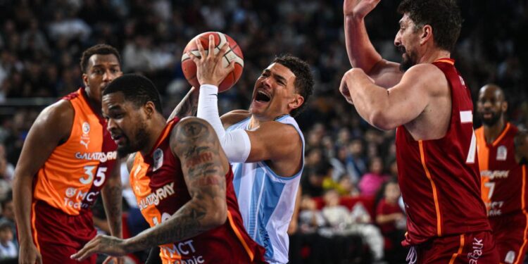 Galatasaray 2 sayı farkla yıkıldı!