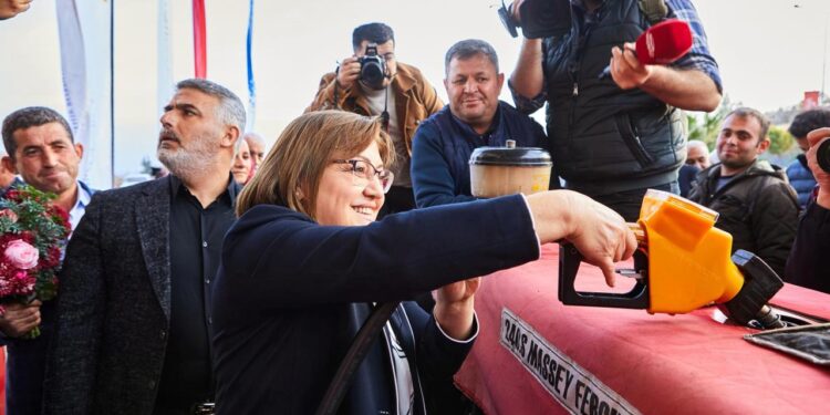Gaziantep Büyükşehir’in mazot desteği başladı