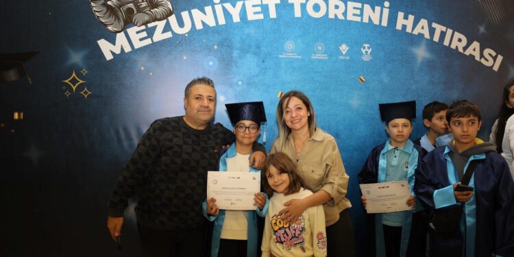 Gaziantep’te Deneyap Teknoloji Atölyeleri ilk mezunlarını verdi