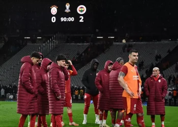 Genç futbolcudan Galatasaray’da tartışma yaratan hamle