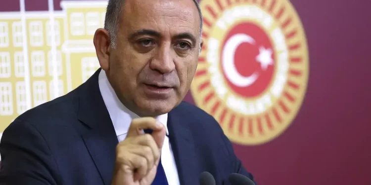 Gürsel Tekin’den Kritik Uyarı: Madde Bağımlılığına Dikkat