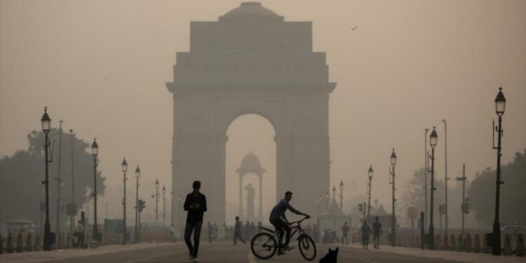 Hindistan’da hava kirliliğine ilginç çözüm! “Yapay yağmur” denemesi!