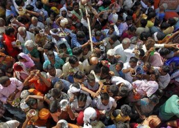 Hindistan’da tapınakta izdiham: 12 ölü