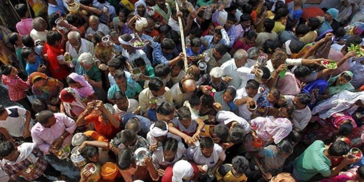 Hindistan’da tapınakta izdiham: 12 ölü