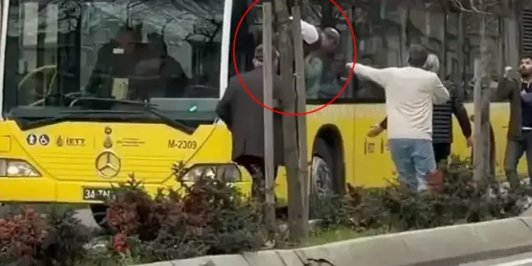 İETT Şoförü Otobüsü Yolda Bırakıp Kavga Etti