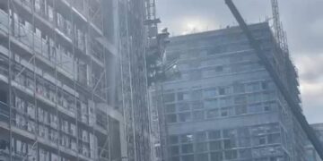 İnşaatın yük asansörü düştü: Ekipler olay yerinde!