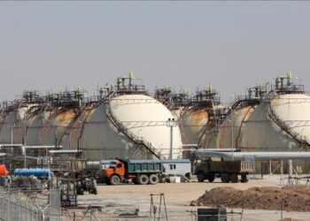 İran’da petrol rafinesinde yangın