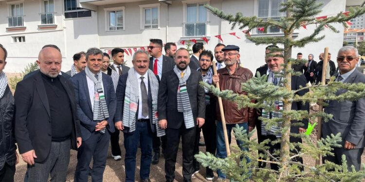 İsrail’in saldırılarında şehit olan Filistinli 273 gazeteci anısına fidan dikildi