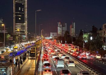 İstanbul’da akşam manzarası: Yoğunluk yüzde 83’e çıktı!