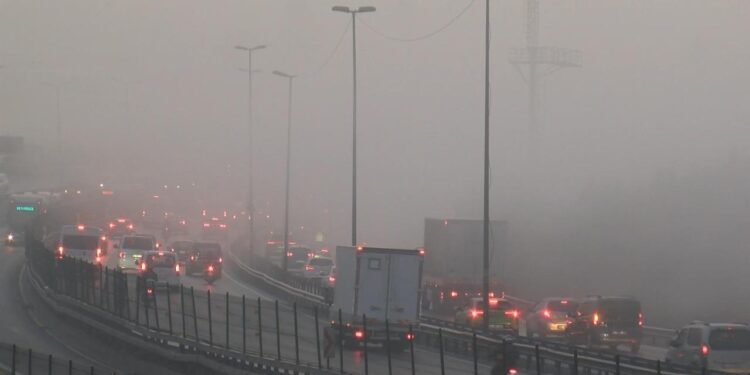 İstanbul’da göz gözü görmüyor! Trafik kilit
