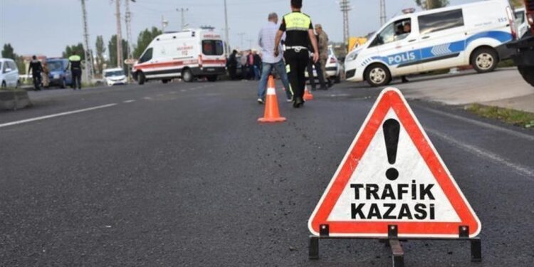 İzmir’de feci motosiklet kazası: 1 ölü, 2 yaralı