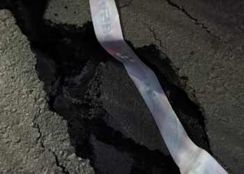 Kağıthane’de yol çöktü