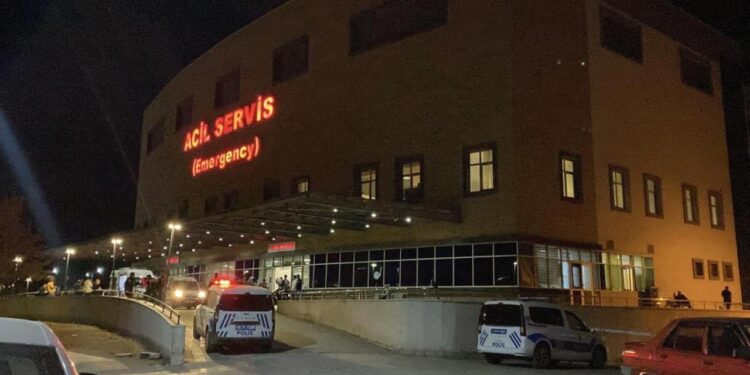 Kavga kanlı bitti: Komşusunu öldürüp yaşamına son verdi