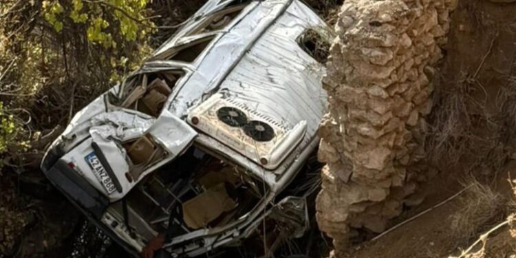 Konya’da feci kaza! Öğrenci servisi, uçuruma yuvarlandı: 14 yaralı