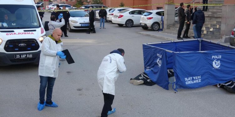 Kovaladığı kadını öldürüp yaşamına son verdi