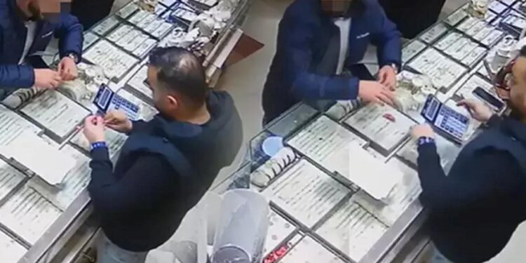 Kuyumculara ‘sahte altın’ satan ‘aile’ yakalandı!