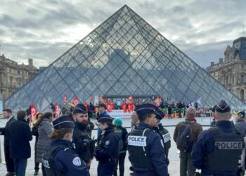 Louvre soygununda iki şüpheli suçunu itiraf etti