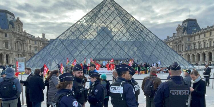 Louvre soygununda iki şüpheli suçunu itiraf etti