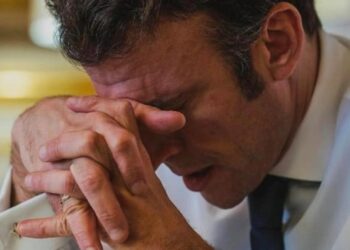 Macron’u üzen anket sonucu! Son 50 yılın en sevilmeyen lideri oldu!