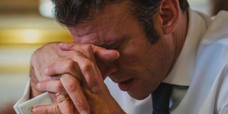 Macron’u üzen anket sonucu! Son 50 yılın en sevilmeyen lideri oldu!