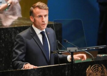 Macron’un halk desteği rekor düzeyde düştü