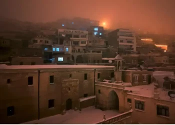 Mardin’de dronla kaydedilen kar ve sis manzarası ilgi çekti