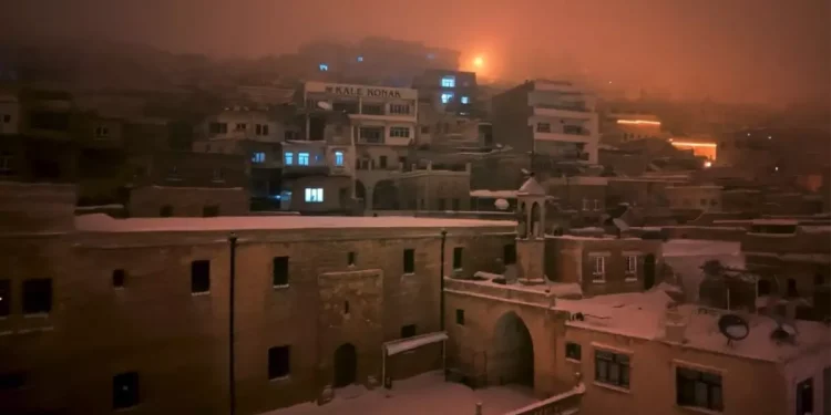 Mardin’de dronla kaydedilen kar ve sis manzarası ilgi çekti