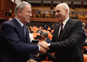 Meclis’te Kurtulmuş’a saygısızlık! Hulusi Akar’dan Kurtulmuş’a destek