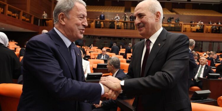 Meclis’te Kurtulmuş’a saygısızlık! Hulusi Akar’dan Kurtulmuş’a destek